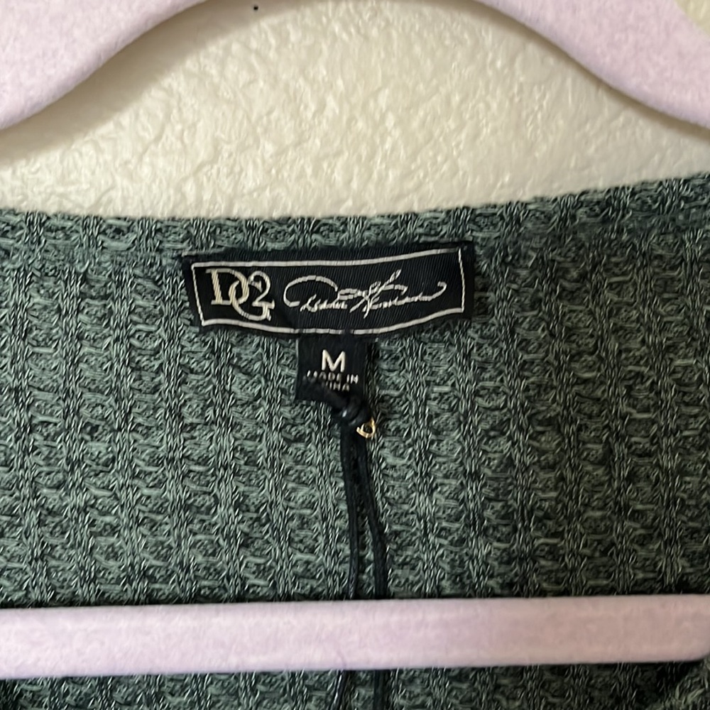 NWT Long Sleeve  top Sz M - Picture 2 of 8